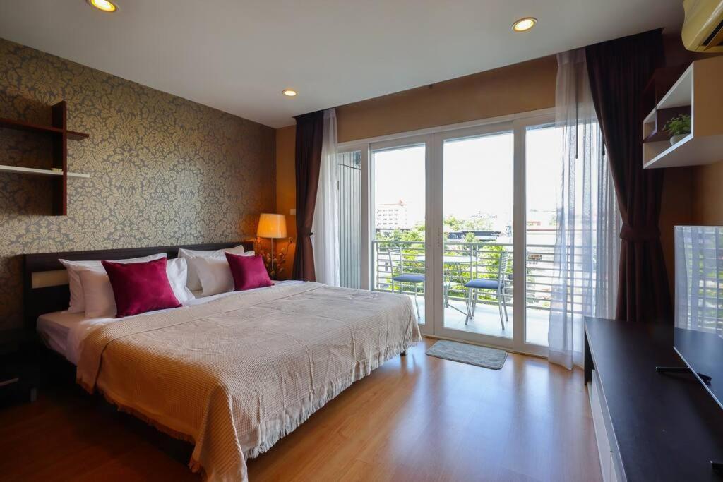 Appartamento Luxury Living In Heart Of Nimman Chiang Mai Esterno foto