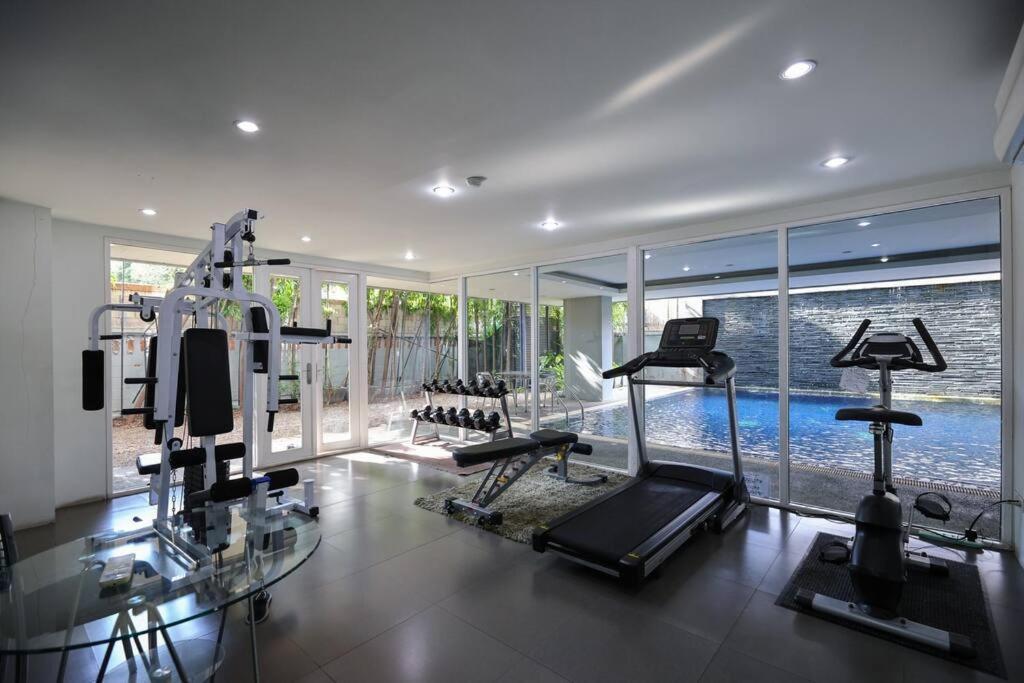 Appartamento Luxury Living In Heart Of Nimman Chiang Mai Esterno foto