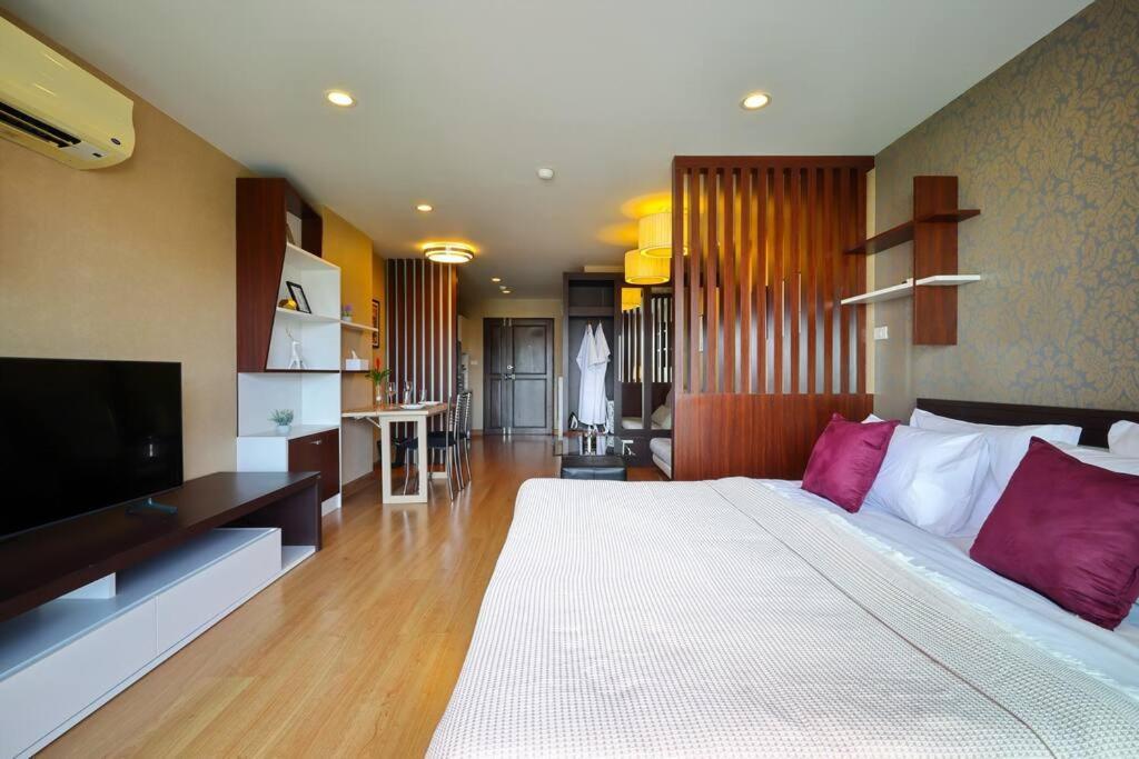 Appartamento Luxury Living In Heart Of Nimman Chiang Mai Esterno foto