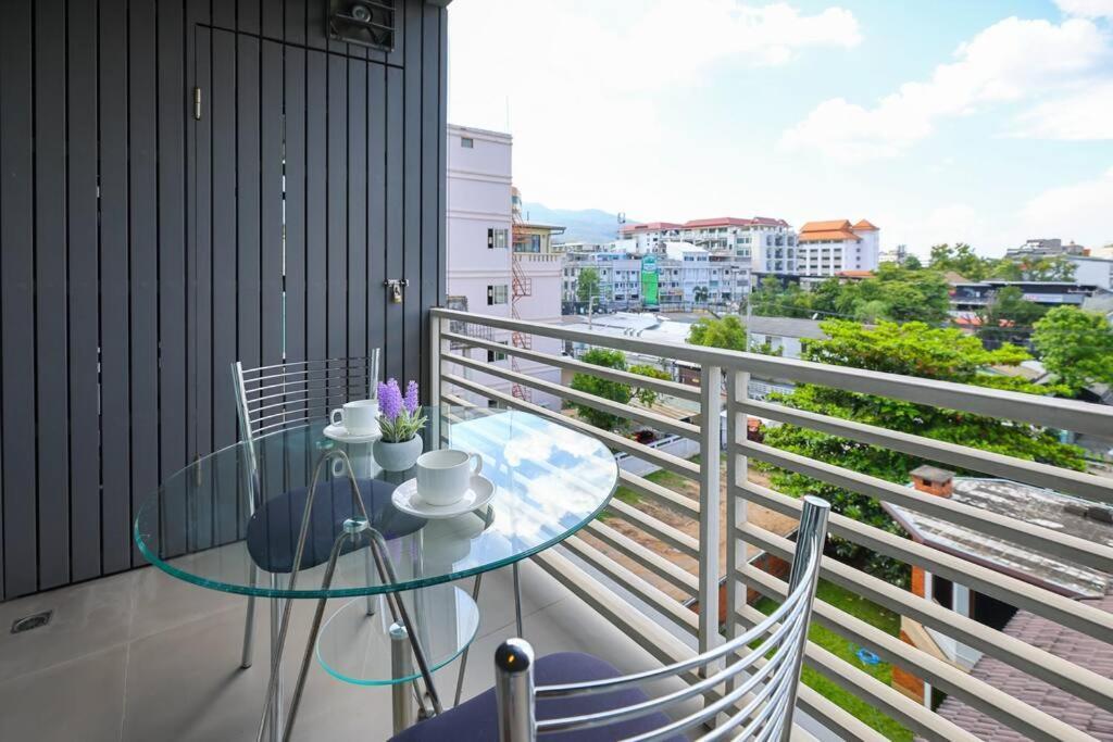 Appartamento Luxury Living In Heart Of Nimman Chiang Mai Esterno foto