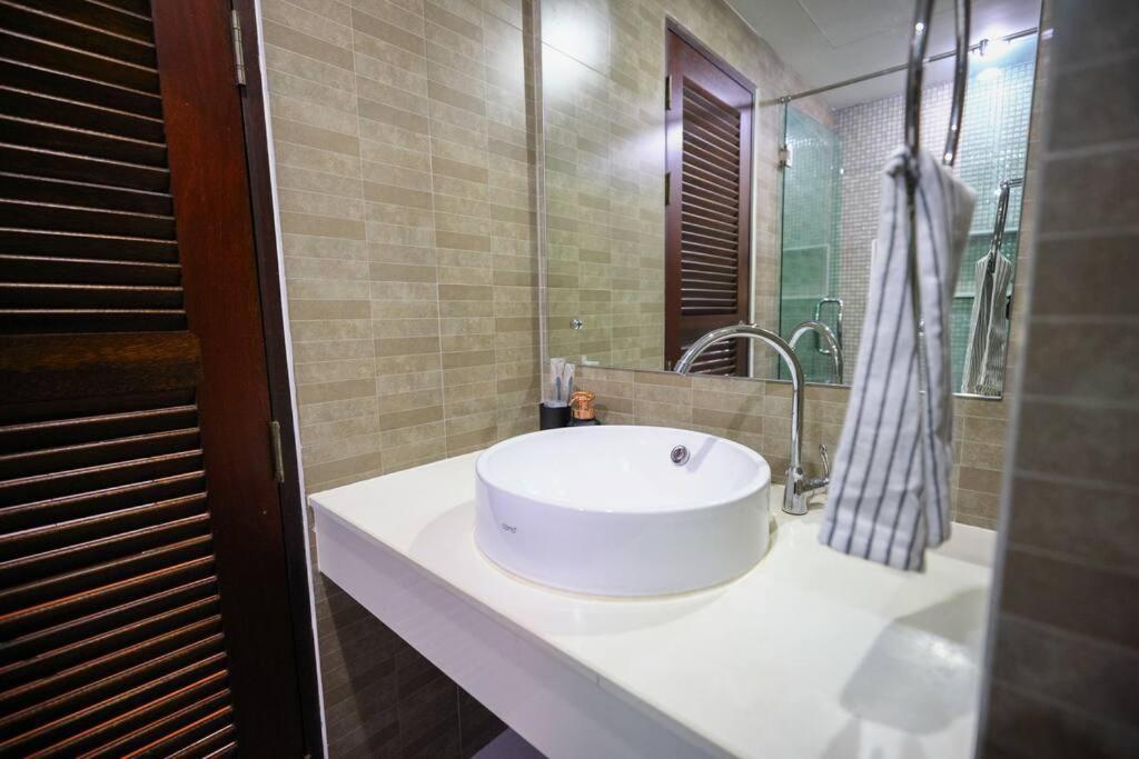 Appartamento Luxury Living In Heart Of Nimman Chiang Mai Esterno foto