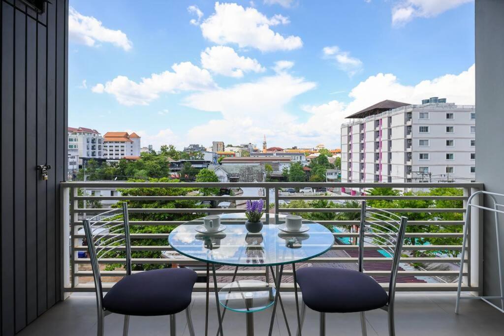 Appartamento Luxury Living In Heart Of Nimman Chiang Mai Esterno foto