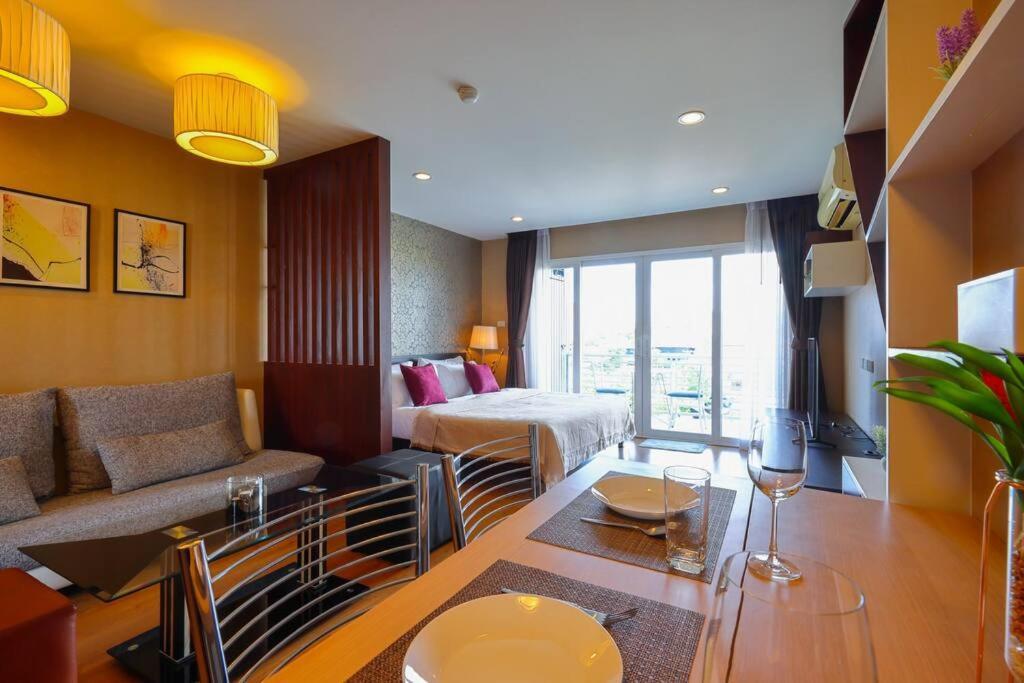 Appartamento Luxury Living In Heart Of Nimman Chiang Mai Esterno foto